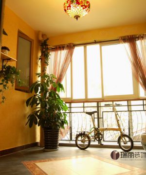 田园风格封闭阳台设计图片