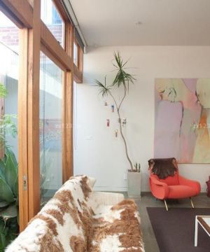 最新家装客厅隐形门装修实景图