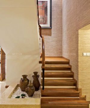 2025一层半别墅楼梯设计效果图