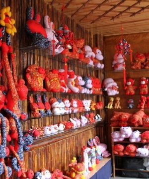 古典中式风格饰品店货架装修