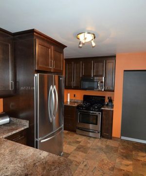 2025最新美式家装厨房橱柜咖啡色门效果图