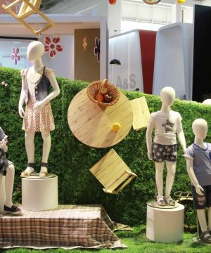 2025童装店时尚模特服装展示图