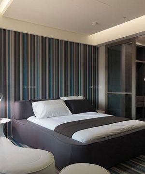 交换空间小户型卧室磨砂壁纸装修设计图片