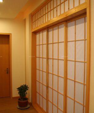 最新中式风格小户型进门玄关黄色门框装潢设计图片