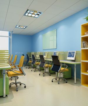 小型办公室办公桌植物装修图片