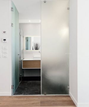 卫生间玻璃门磨砂玻璃隔断效果图