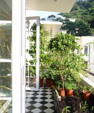 封闭阳台花园阳台门装修效果图