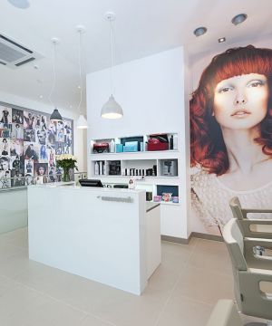 2025简约大方60平方小型美发店前台设计装修图