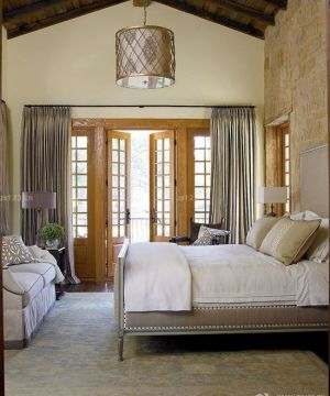 2025美式乡村风格卧室格栅吊顶装修效果图片