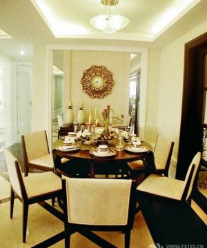 最新餐厅装修设计圆餐桌效果图2025