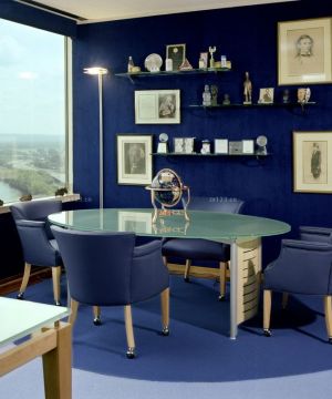 地中海风格小型办公室摆设装饰设计图片