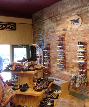 鞋店简易鞋柜效果图大全