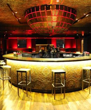 个性酒吧吧台高凳装修效果图片