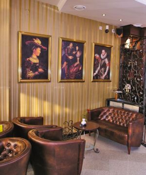 复古小酒吧条纹壁纸装修效果图片