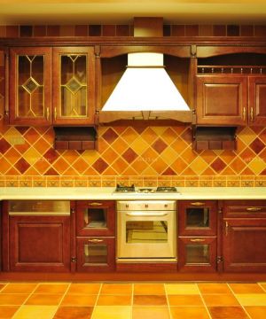 2025厨房装修效果图 拼花墙面装修效果图片