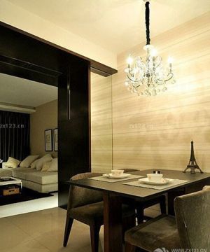现代时尚餐厅水晶灯装修图片
