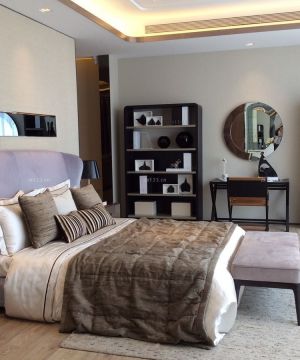 交换空间卧室双人床装修效果图片