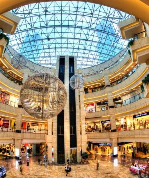 商场顶部装饰吊灯图片