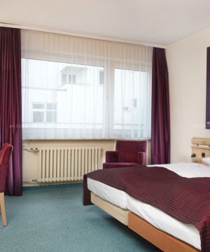 精美快捷宾馆紫色窗帘装修效果图片