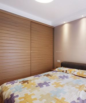 老式60平米小户型卧室衣柜装修效果图片